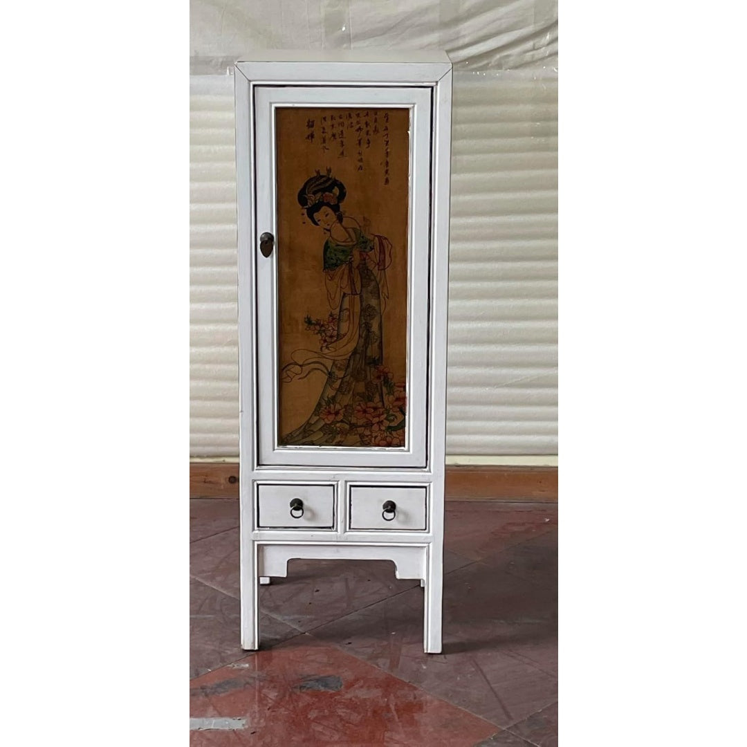 Das Sideboard nimmt mit 131 cm Gestalt an
