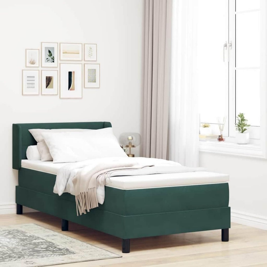 Gruen bestimmt die Farbgebung von dem Boxspringbett