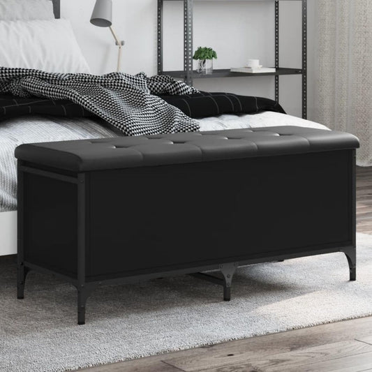 Die Sitzbank misst 102 x 42 x 45 cm in Schwarz