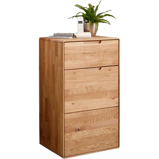Sanft schliessende Fronten praegen das Sideboard in Naturbraun
