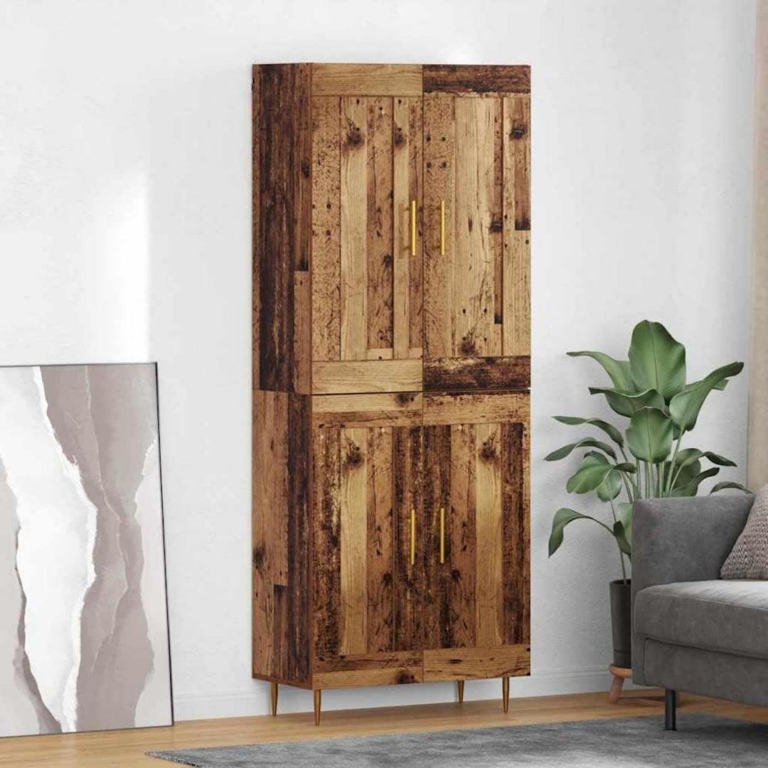 Hochschrank mit goldfarbenen Griffen
