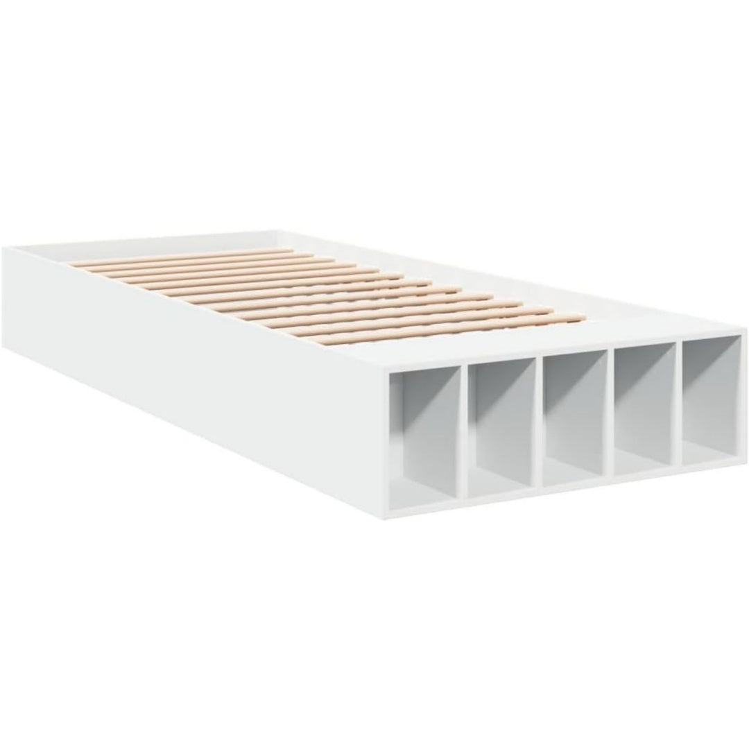 Das Bettgestell misst 75 x 190 cm in Weiss