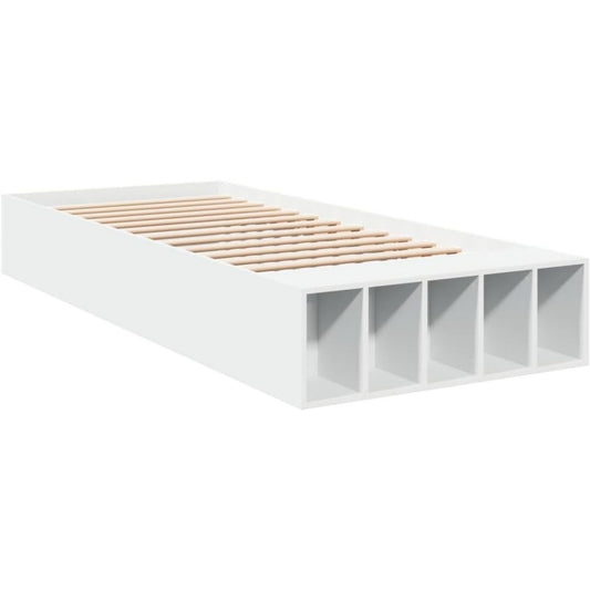 Das Bettgestell misst 75 x 190 cm in Weiss
